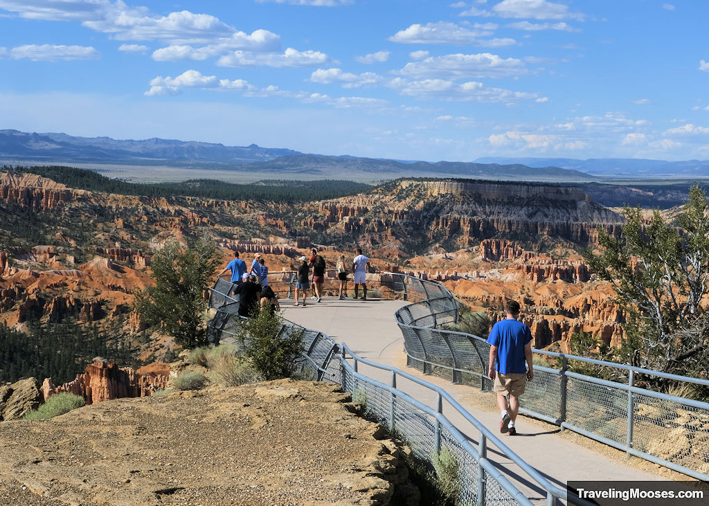 Lookout along Bryce Canyon Scenic Drive