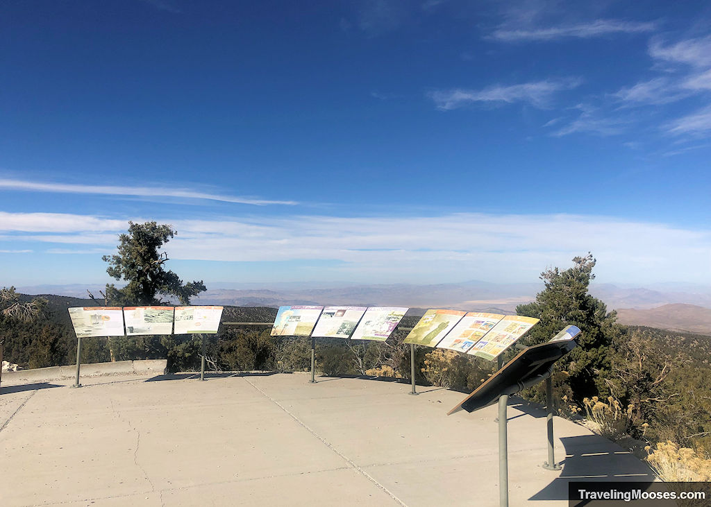 Desert View Overlook viewpoint and interpretive signs