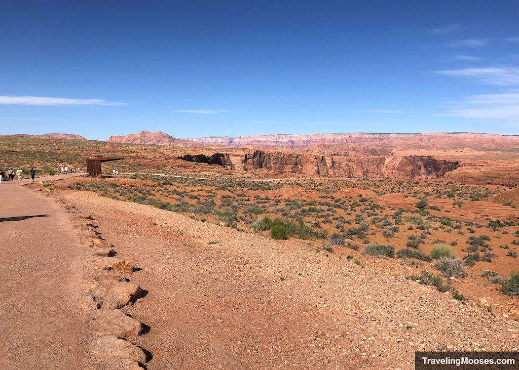 Desert hiking path leading towards Horseshoe Bend