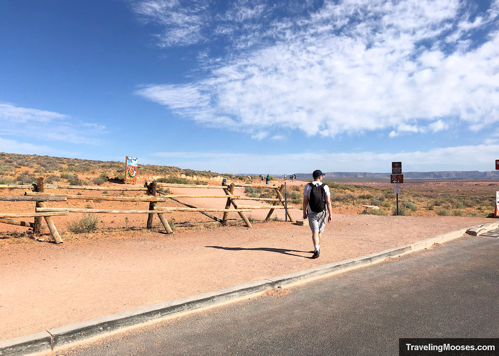 Man walking towards trailhead at Horseshoe Bend