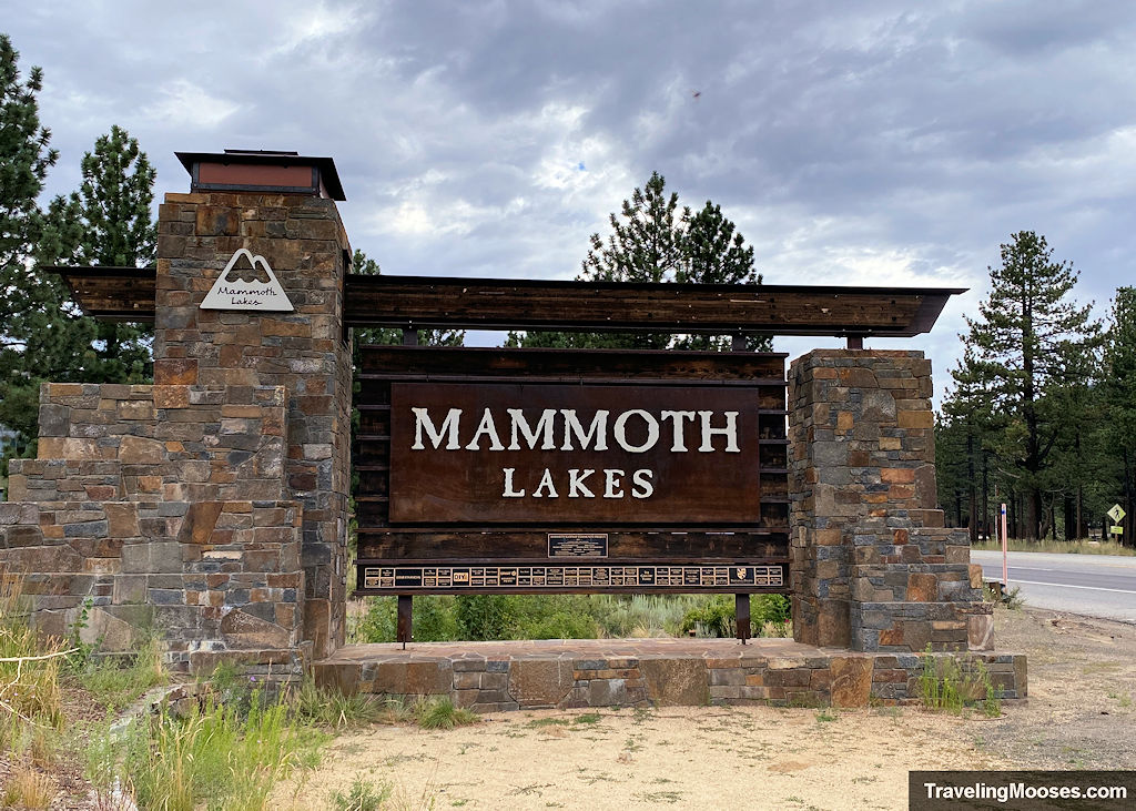 Mammoth Lakes Entrance Sign