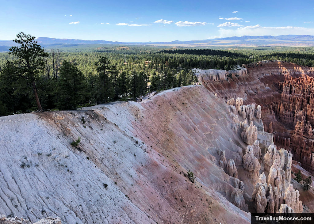 Rim Trail along the edge of Bryce Canyon Amphitheater