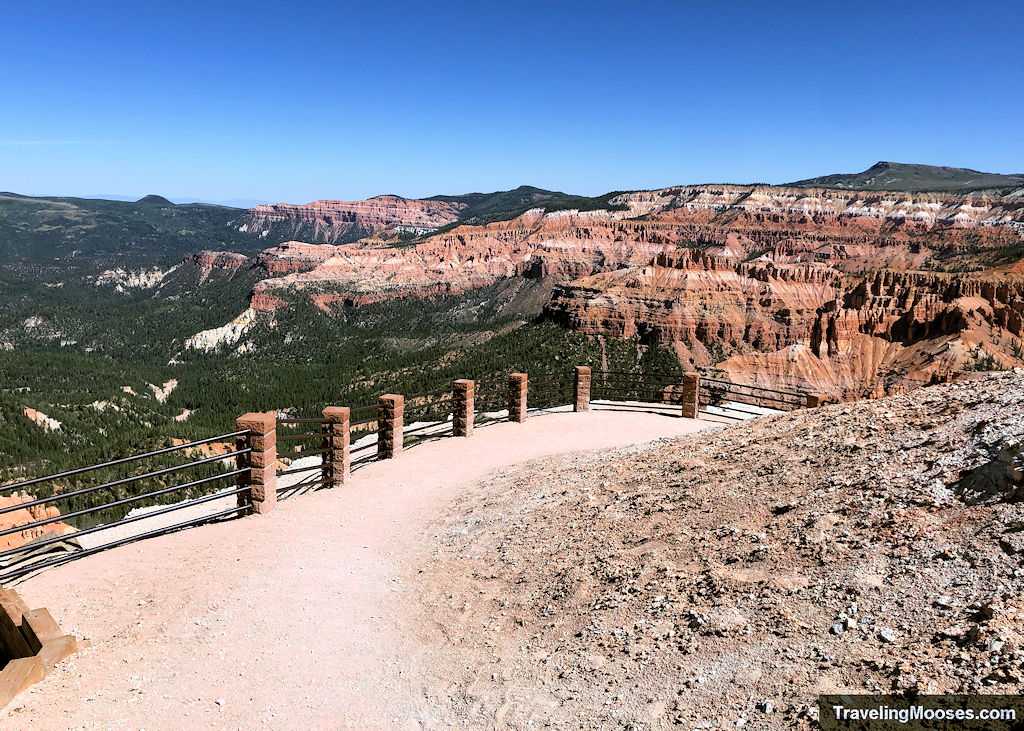 Spectra point with red and white sandstone hoodoes and an overlook area