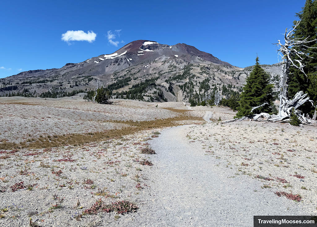 Third tallest mountain in Oregon a large volcano with a red capped rock